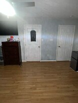 18 Schollcrest Ave in Deptford, NJ - Building Photo