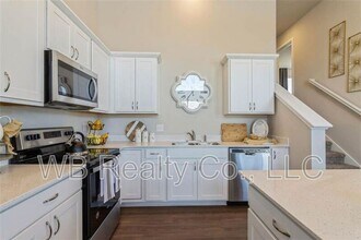 9758 Crestview Dr in West Des Moines, IA - Building Photo - Building Photo