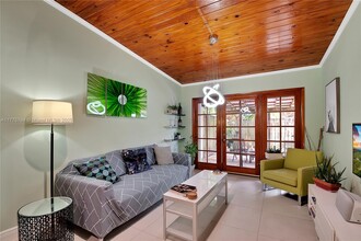 11426 NW 4th Terrace in Miami, FL - Building Photo - Building Photo
