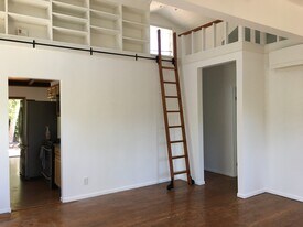 347 6th Ave, Unit Main House in Venice, CA - Building Photo