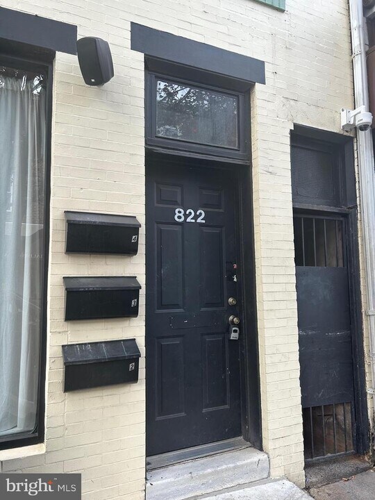 822 S 9th St-Unit -UNIT 2 in Philadelphia, PA - Building Photo