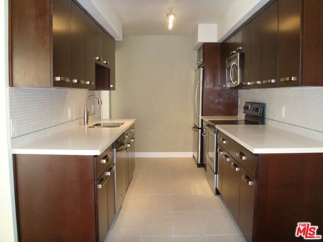 1730 Camino Palmero St in Los Angeles, CA - Building Photo - Building Photo