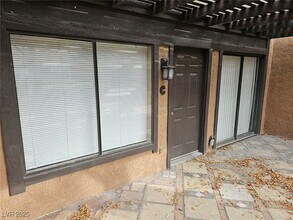 260 Shadybrook Ln in Las Vegas, NV - Building Photo - Building Photo