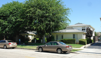 15145 Dickens St in Sherman Oaks, CA - Building Photo - Building Photo