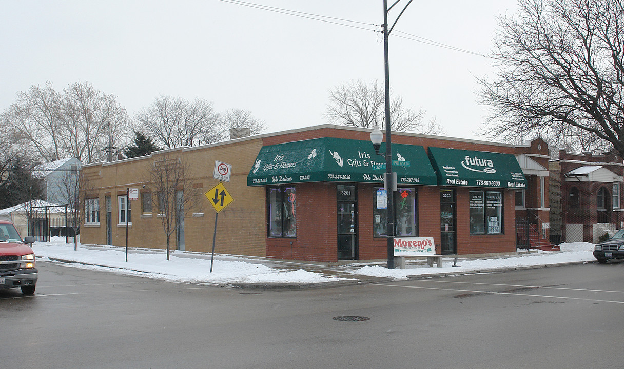 3203 S Pulaski Rd in Chicago, IL - Building Photo