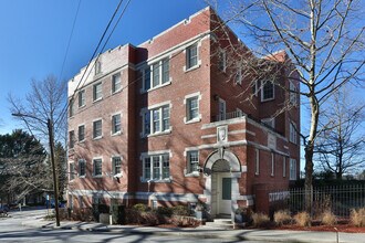 Aston Apartments in Asheville, NC - Building Photo - Building Photo