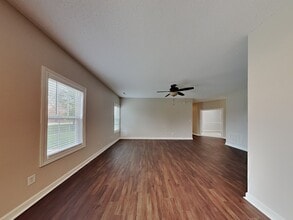 1647 Sweetgum Dr in Greenwood, IN - Foto de edificio - Building Photo