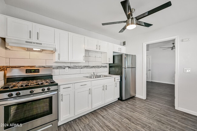 1744 W Glendale Ave in Phoenix, AZ - Building Photo - Building Photo