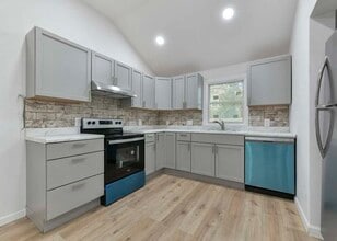 18 Payne Ave in Weymouth, MA - Building Photo - Building Photo