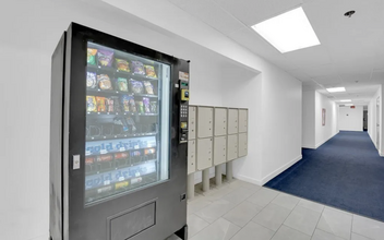 3930 S University Center Dr in Las Vegas, NV - Building Photo - Building Photo