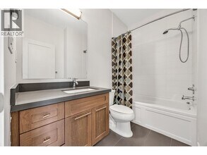 827 Roderick Ave in Coquitlam, BC - Building Photo - Building Photo