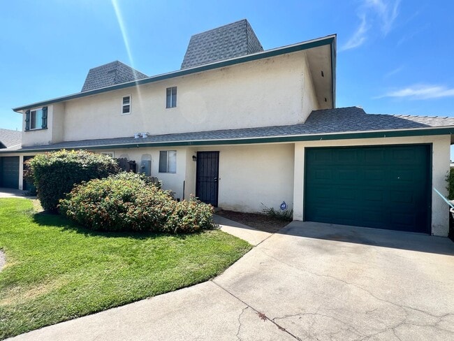 4929 N Winery Cir in Fresno, CA - Building Photo - Building Photo