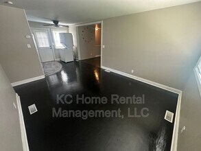 10905 E 47th St in Kansas City, MO - Building Photo - Building Photo