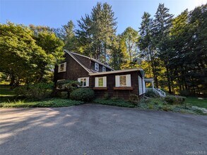 31 Mile Rd in Suffern, NY - Foto de edificio - Building Photo