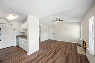 College View Apartments in La Porte, TX - Foto de edificio - Building Photo