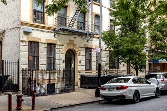 19 E 108th St in New York, NY - Foto de edificio - Building Photo