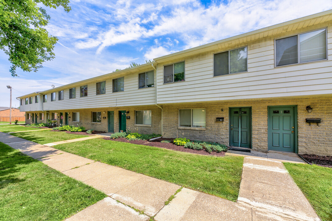 Hollydale in Painesville, OH - Foto de edificio