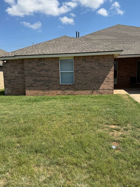 1208 N Bangor Ave in Lubbock, TX - Foto de edificio