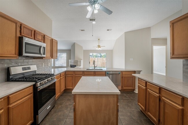 16007 Lakestone Dr in Tomball, TX - Building Photo - Building Photo