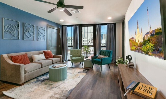 property at 611 Commerce St