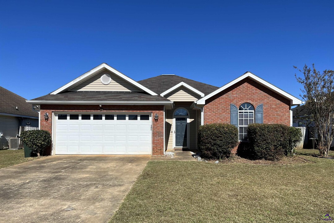 116 Larkspur Ln in Bonaire, GA - Building Photo