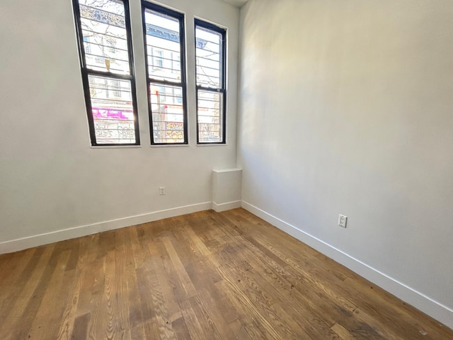 398 Crescent St. in Brooklyn, NY - Building Photo - Building Photo