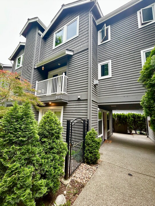 1923 42nd Ave E in Seattle, WA - Building Photo