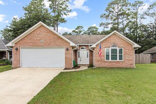 1702 Sycamore Ave in Niceville, FL - Building Photo