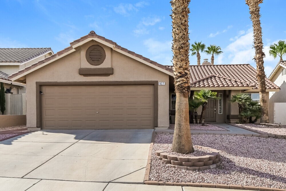 827 Harbor Beach Ct in Henderson, NV - Building Photo