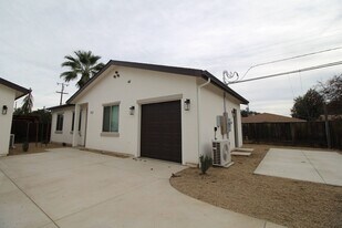 1319 E Portals Ave in Fresno, CA - Building Photo