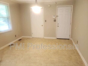 206 Highland Ave in Smyrna, TN - Foto de edificio - Building Photo
