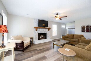 1060 Washington Ave in Woodstock, GA - Building Photo