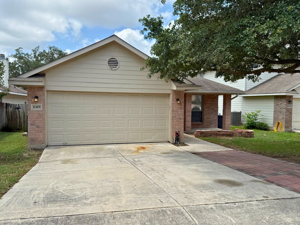 10419 Goldcrest Mill in San Antonio, TX - Building Photo