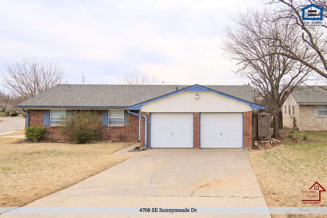 4708 SE Sunnymeade, Unit 563 in Lawton, OK - Building Photo