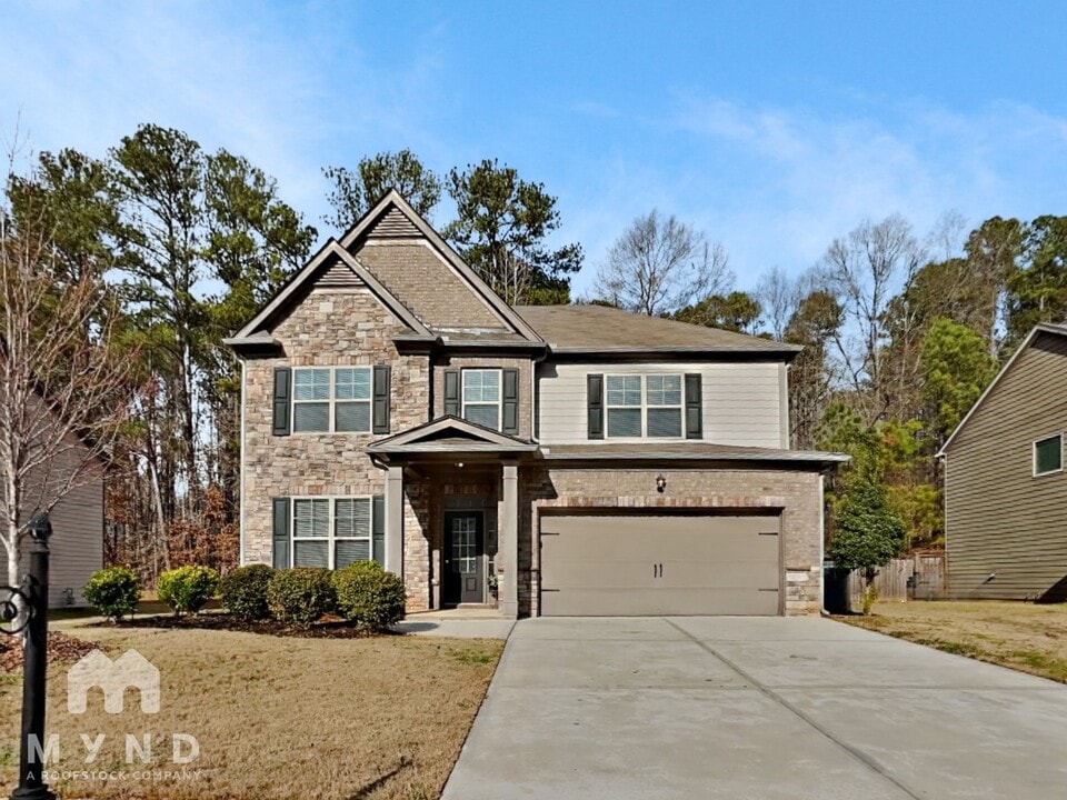 5971 Wolf Creek Dr in Atlanta, GA - Building Photo