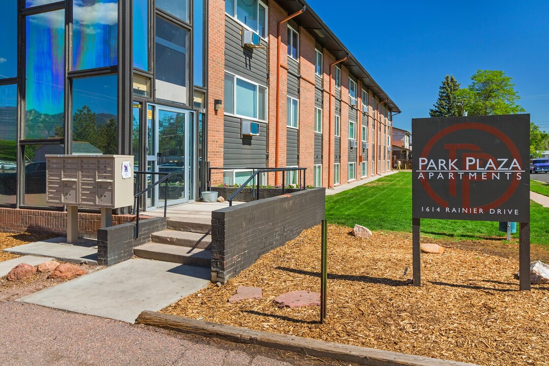 Park Plaza in Colorado Springs, CO - Building Photo