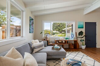 705 Paopua Loop in Kailua, HI - Building Photo - Building Photo