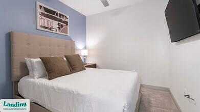 1148 N Main St, Unit 212 in Jacksonville, FL - Foto de edificio - Building Photo