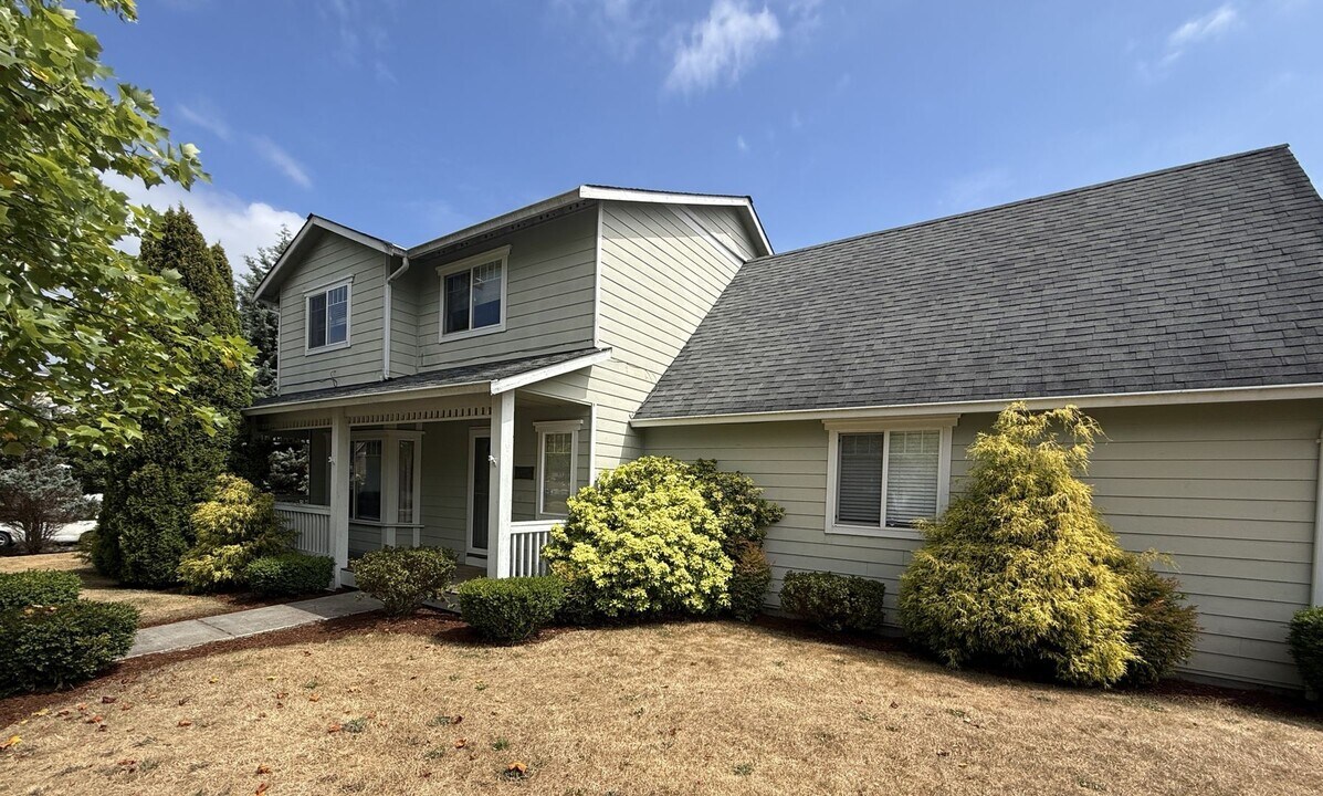 11404 33rd St NE in Lake Stevens, WA - Building Photo