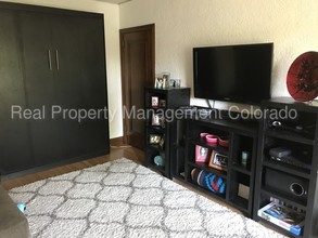 1050 N Washington St-Unit -201 in Denver, CO - Building Photo - Building Photo