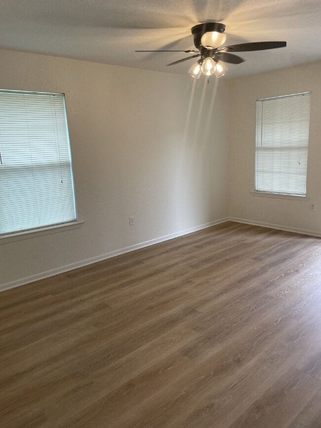 990 W Oak St in Stephenville, TX - Building Photo - Building Photo