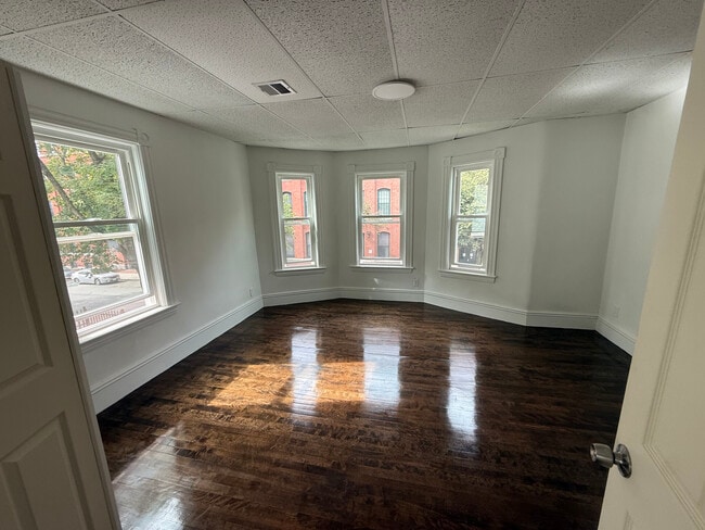 25 Wyman St, Unit 2