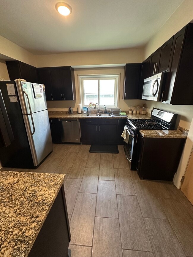 35 Norwood Ave, Unit Lower