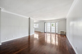 Chateau Barry Apartments in Los Angeles, CA - Building Photo - Interior Photo