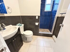 8 Oakland St, Unit 1F in Boston, MA - Foto de edificio - Building Photo