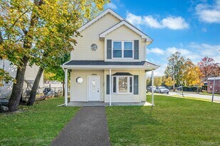 1030 Prospect Ave in Westbury, NY - Building Photo