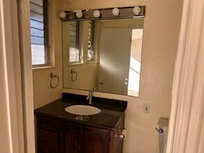 22839 Epsilon St in Woodland Hills, CA - Foto de edificio - Building Photo