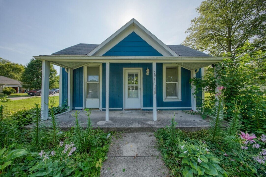 100 S Wood St in Brookston, IN - Building Photo