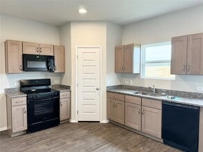 2702 Paragon Fox Dr in Pflugerville, TX - Building Photo - Building Photo