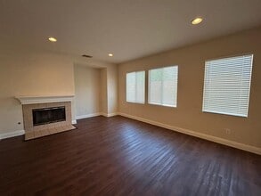 43868 Hampton St in Lancaster, CA - Building Photo - Building Photo